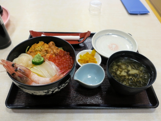 函館朝市で海鮮丼の安い店の場所どこ？何時に行くのがおすすめかもご紹介！